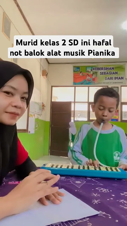 Murid kelas 2 SD ini sudah hafal not balok nada alat musik Pianika