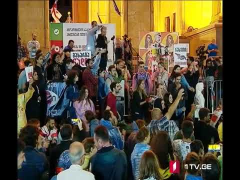 ხელის თხოვნა აქციაზე