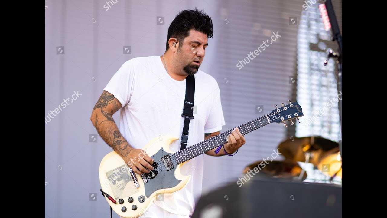 Deftones 7 words. Deftones концерт. Chino Moreno Guitar. Deftones my own Summer гитарный риф. Deftones Gore Live.