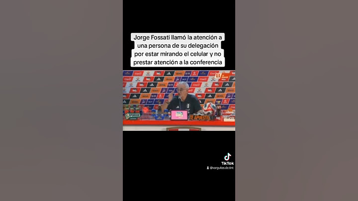 Jorge Fossati llamó la atención a Navarro por mirar el celular en plena conferencia de prensa