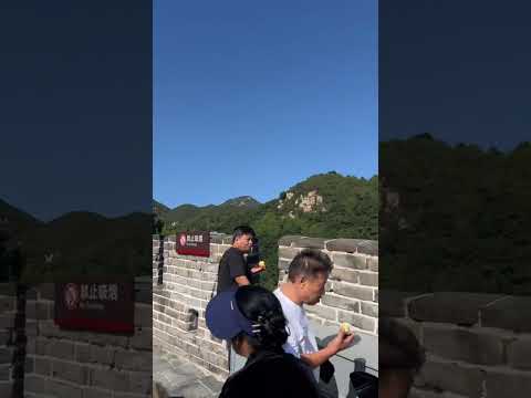پا گذاشتن روی دیوار چین ی تجربه جدید فوق العاده ای بود میتونم بگم یکی با عظمت ترین چیزای بود که دیدم