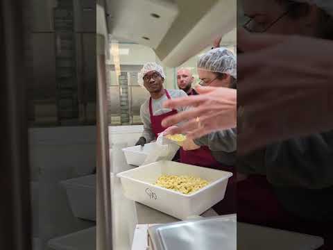 A Bari nasce il pastificio inclusivo "Mo' pasta": il sindaco Leccese e Al Bano all'inaugurazione