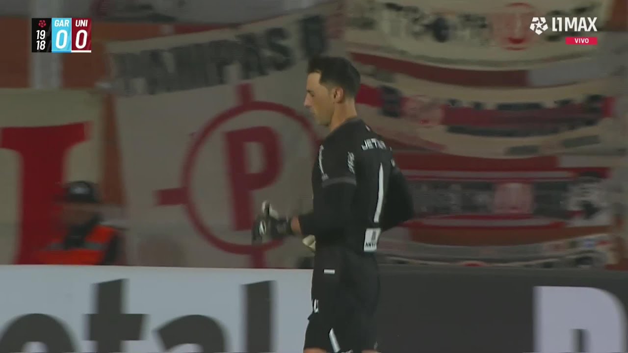 TREMENDO BLOOPER DE BRITOS QUE CASI TERMINA EN EL GOL DE ERUSTES