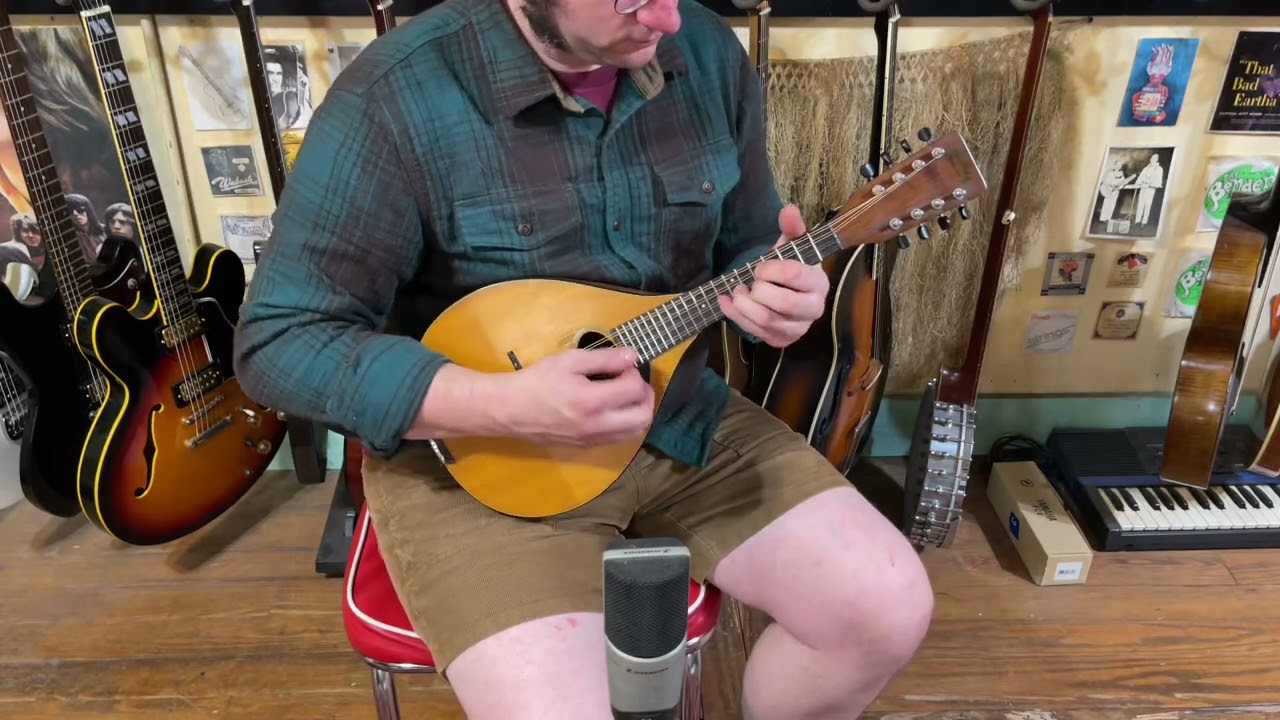 1971 Martin Style A flatback mandolin - YouTube