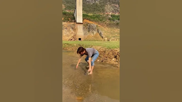 记录大山里的生活#这就是我的农村妇女生活#我是农村姑娘，你会不喜欢快手吗#记录大山里的农村生活#countrygirl - 天天要闻