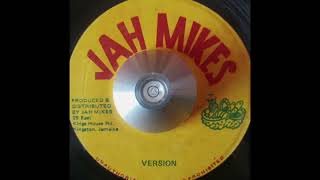 Jah Mikes - Down In The Bottom Of The Well &amp; Version (Jah Mikes) 197?