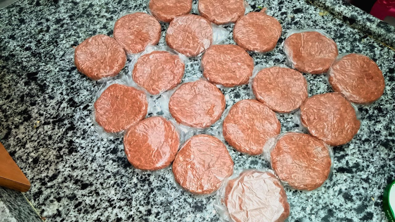 تعالي اقولك ازاي عملت 😃من نص كيلو لحمه مفرومه🤔 كيلو ونص برجر وكمان طعمه زي الجاهز بظبط😋 #برجر