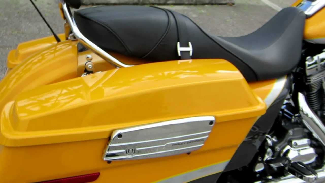 Yellow Pearl and Charcoal FLTRXSE, CVO Road Glide in mint