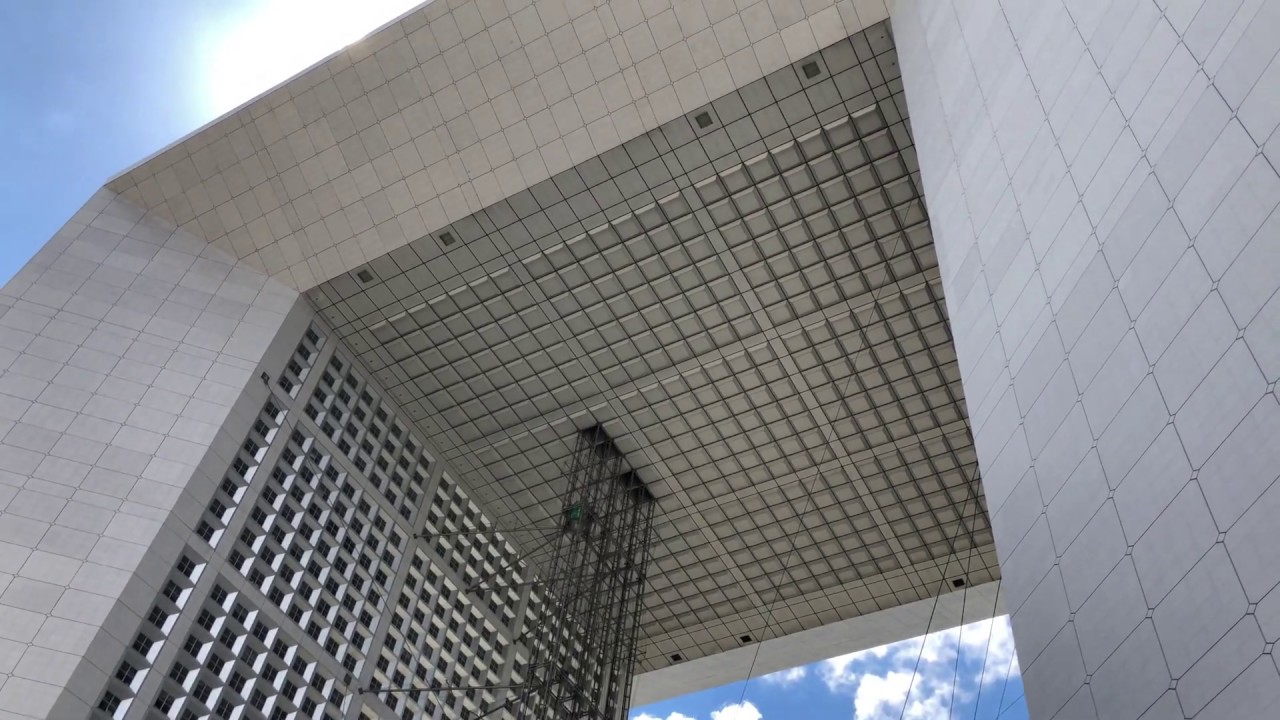 The scary skeletal public elevators at la Grande Arche de la Défense