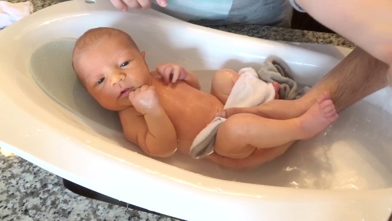 What to bathe a newborn in discount