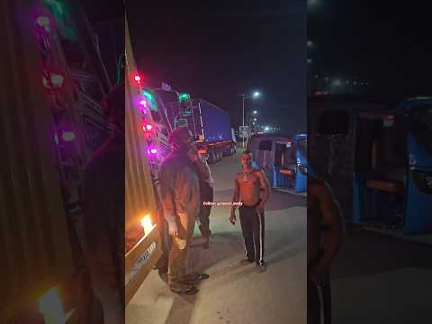 KING AMUZI AKIWA MBAVU NJEE KUMPOKEA SHABIKI YAKE APO ROAD