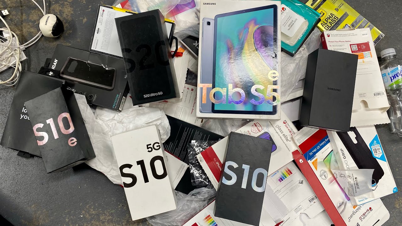 DUMPSTER DIVING SAMSUNG RETAIL STORE!