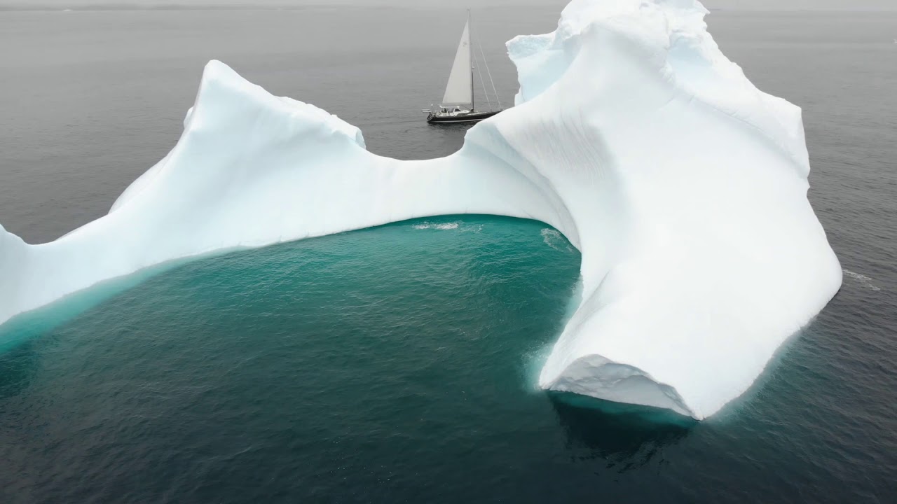 1ST ICEBERG ENCOUNTER GREENLAND