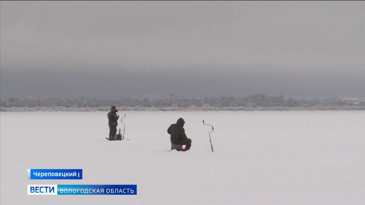 Выход на лед на рыбинском водохранилище