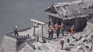 御嶽山で調査を開始 火山灰や雪の状況確認