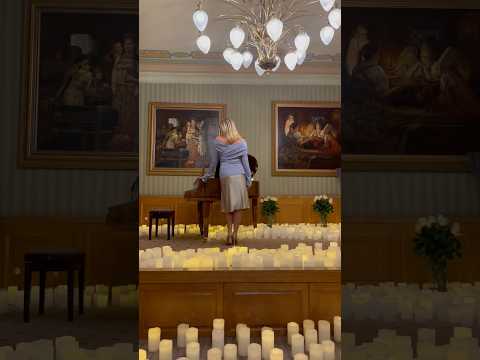 Свечи как живые 😍Прсетиои концерт живой музыки при свечах при отеле националь #music #piano #места