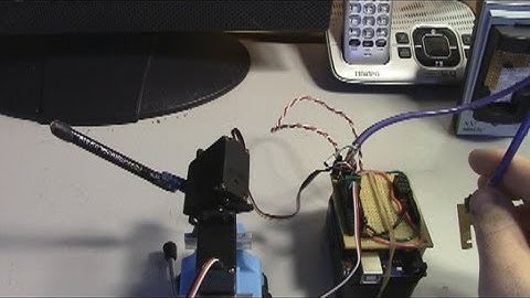 Arduino Uno Tilts Servos to Match Accelerometer