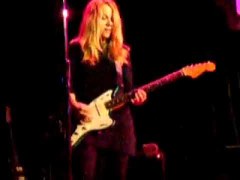The Go-Go's - Mad About You (Live at House of Blues, 2009)