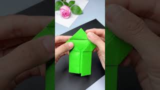 The little singing frog, come and play origami with the children. Kindergarten handicrafts, handmad