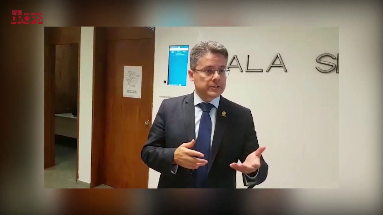 Drops Fórum | Senador Alessandro Vieira apresenta projeto para criminalização da homofobia - YouTube