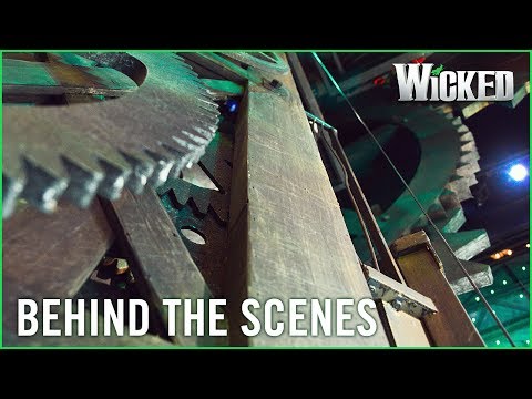 Wicked UK |  Behind the Emerald Curtain - Scenery: Dragon Clock