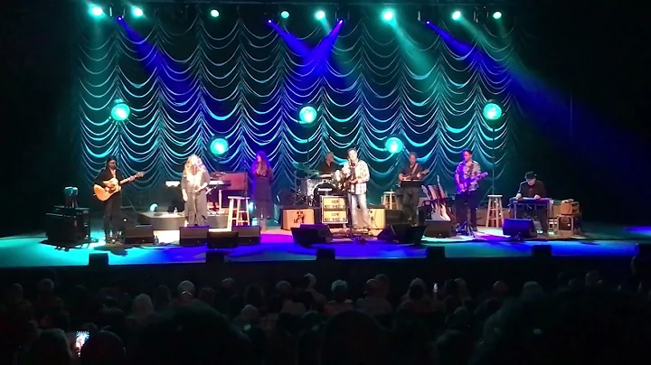 Wendy Moten performs Aint No Way by Aretha Franklin with Vince Gill Des Moines 7/22/2022
