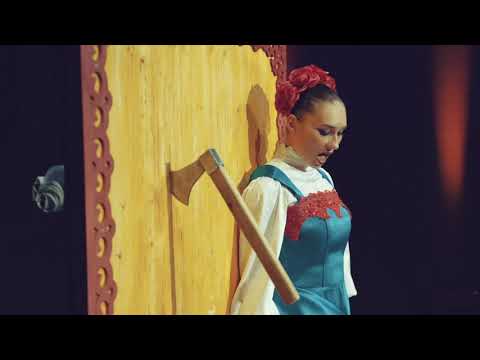 Knife Throwing Act