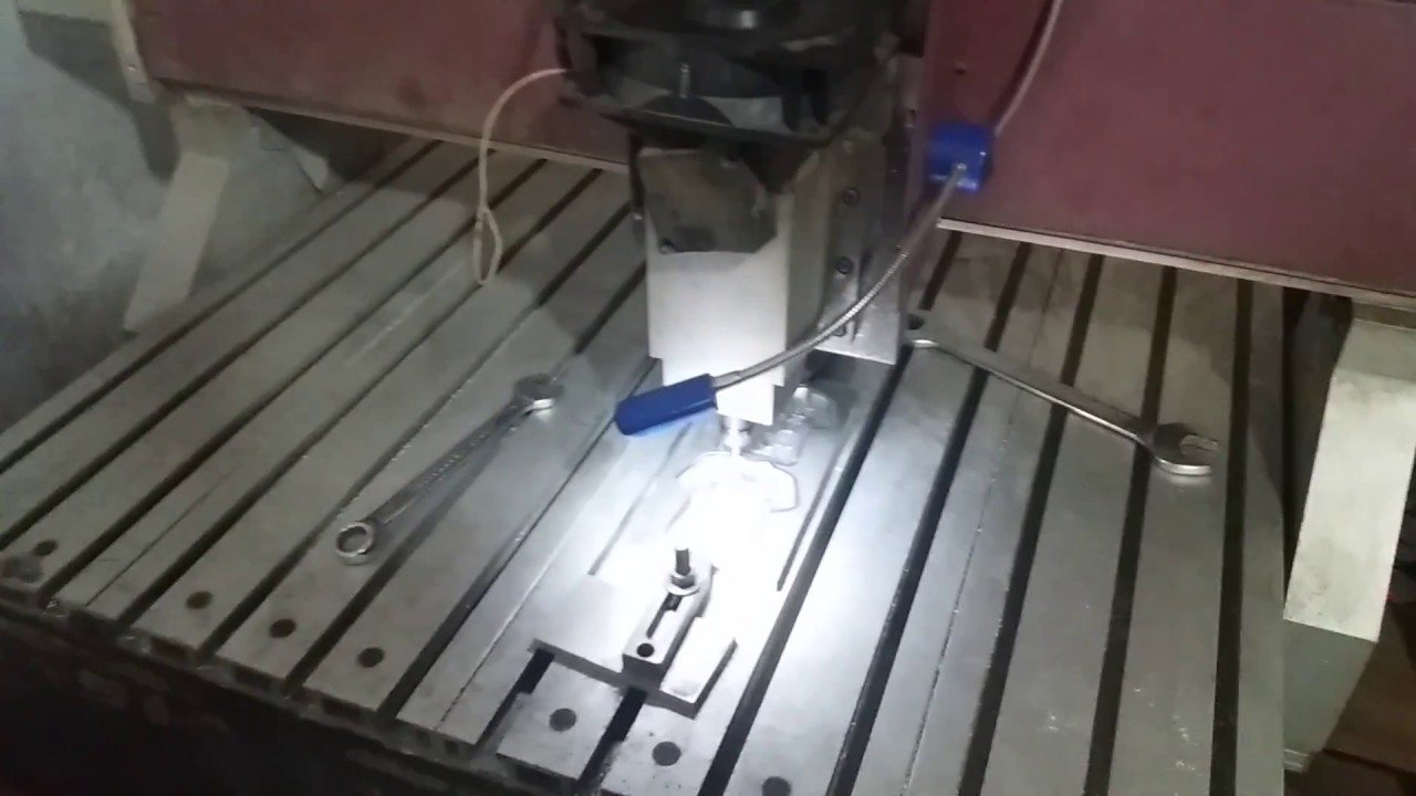 Pembuatan matres (master cetakan) souvenir gantungan kunci karet - YouTube