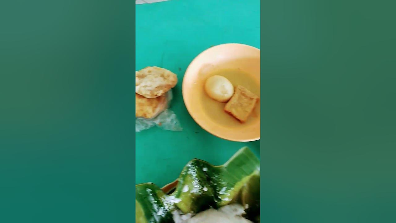 SARAPAN BUBUR PAKAI SAMBAL KRECEK/KERUPUK KULIT, TELUR DAN TEMPE GORENG....MANTAP BANGET