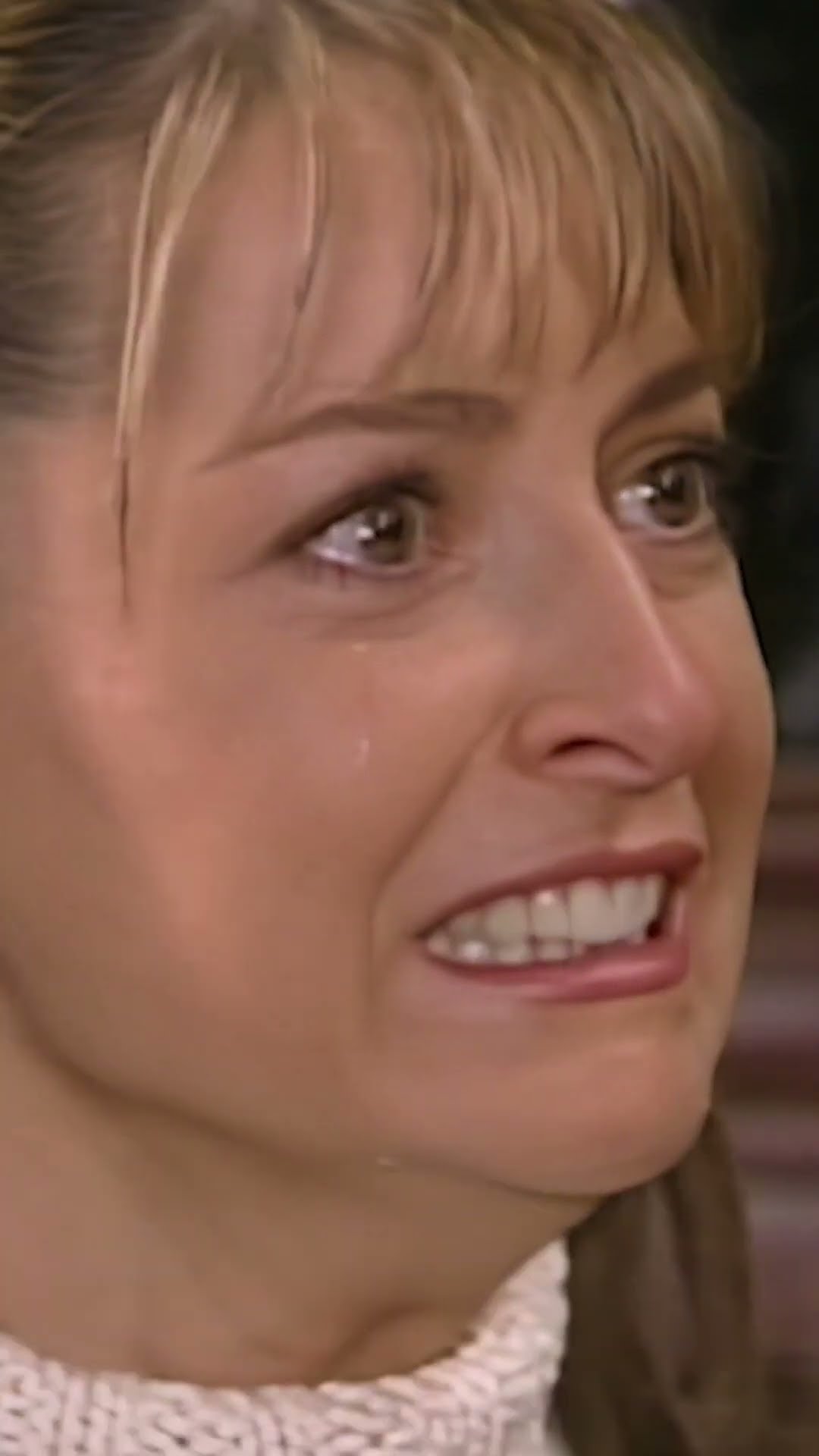 ¡ZAZ!  Bien merecida esa cachetada ??​​? #tlnovela #EntreelAmoryelOdio