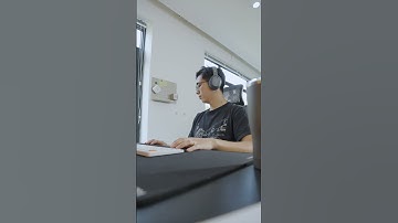 Bàn nâng hạ hi-tech cho góc làm việc của tương lai 😉