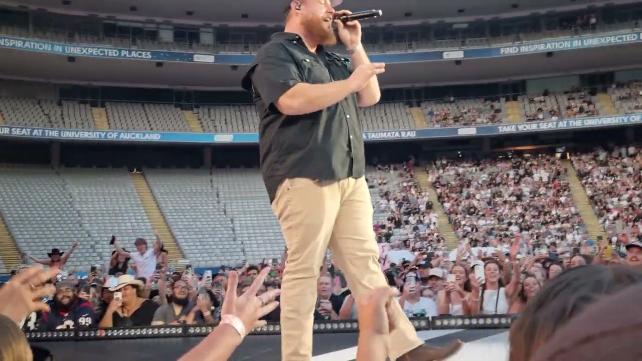 Luke Combs Where the wild things are live Eden Park Auckland 18/01/2025