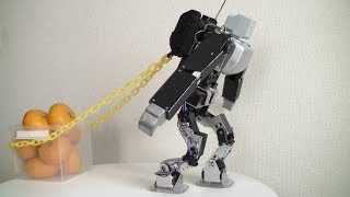 重い荷物を引くヒューマノイドロボット(The humanoid robot which drags a heavy load.)