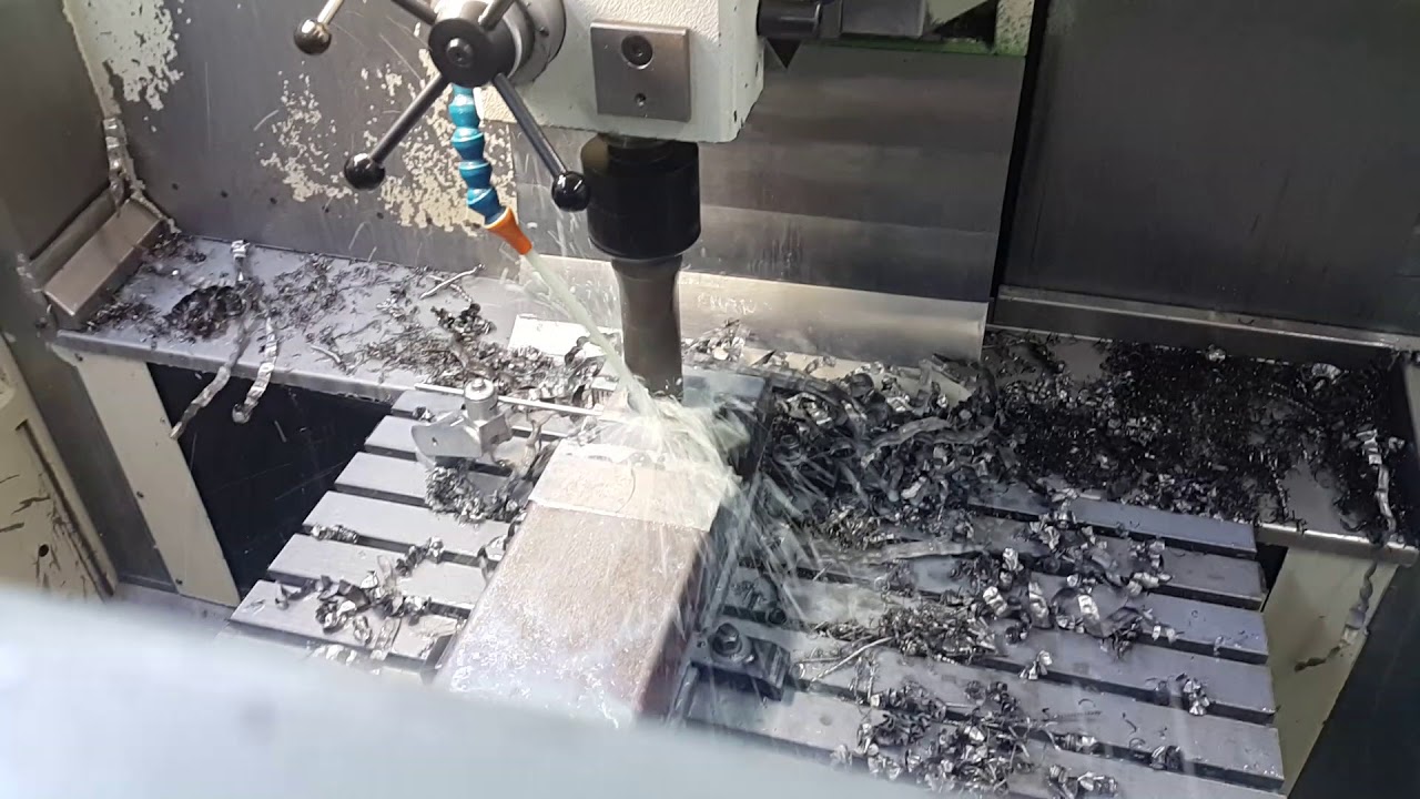 Mikron WF32 C mit 52mm Vollbohrer in EC80