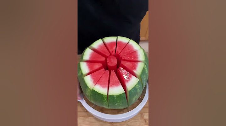 Tested out the watermelon slicer on a bigger watermelon 🍉🍉🍉 #summeronshorts