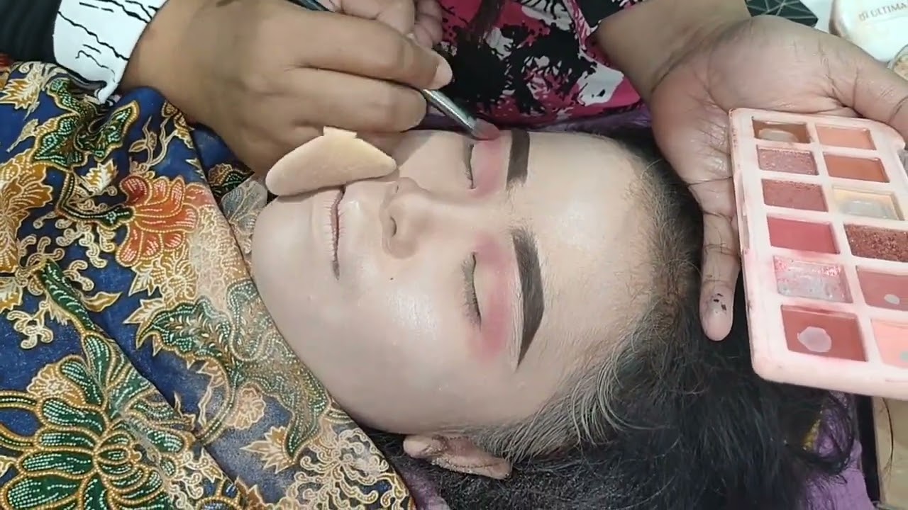 TUTORIAL MAKEUP NENK LIDIA HASILNYA SANGAT SANGAT COCOK UNTUK ACARA WISUDA.