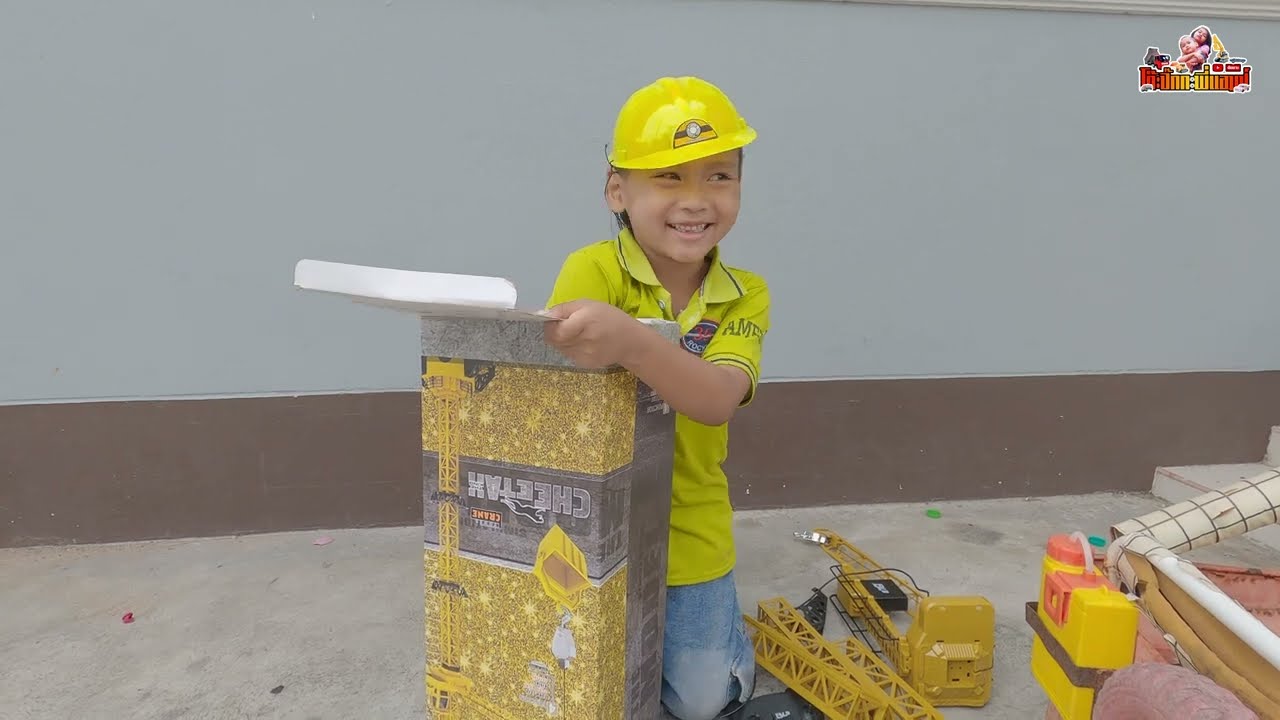 น้องปิ๊กพี่แอมป์ | เล่นประกอบเครน ยกรถเทรลเลอร์​ ตู้คอนเทนเนอร์