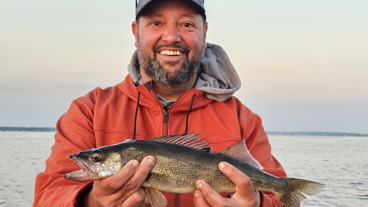 Fall Jigging for Walleyes // ONEIDA LAKE NY walleyefishing fishing 