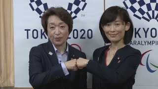 「期待に応えるよう頑張る」 橋本氏が丸川新大臣と引き継ぎ式