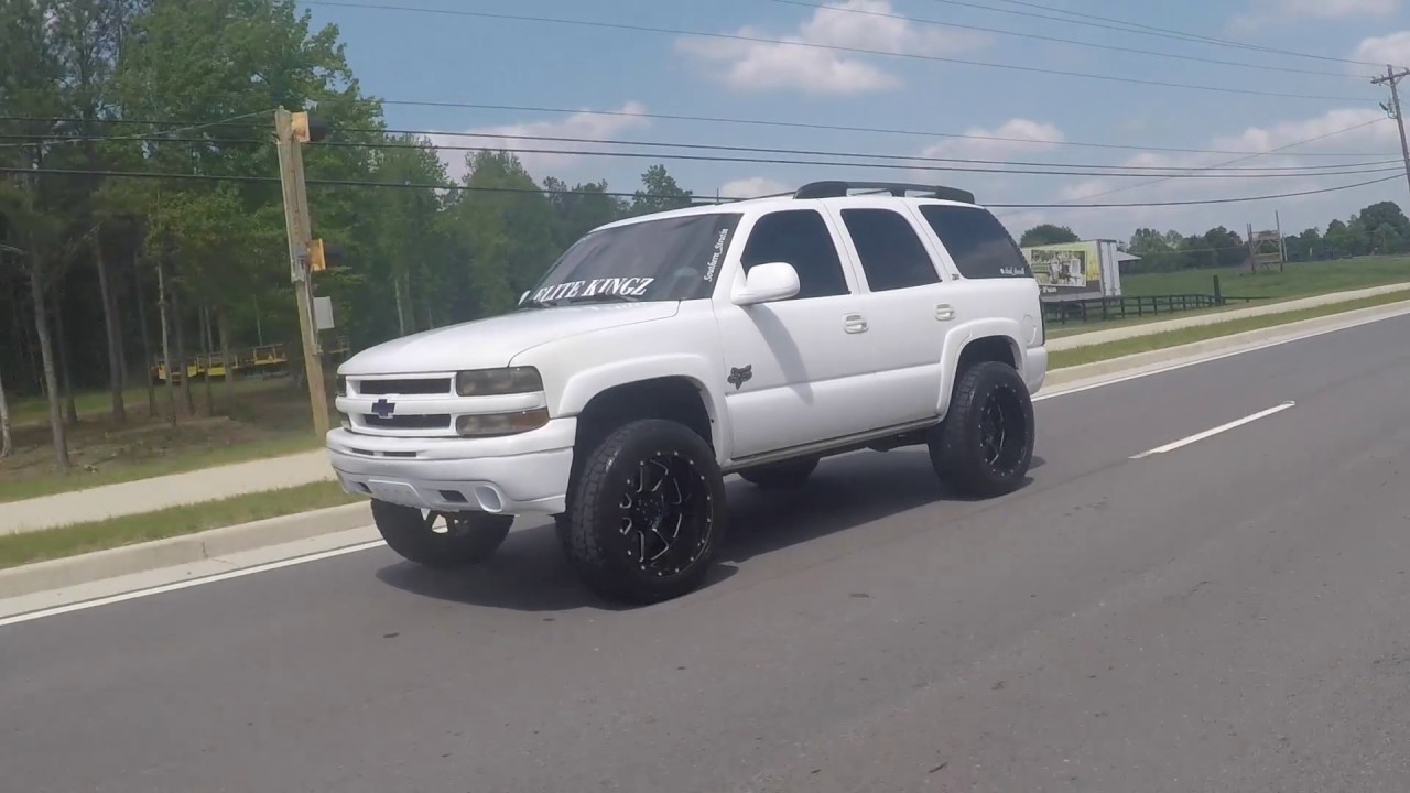 Tahoe on 22's and 35's - YouTube