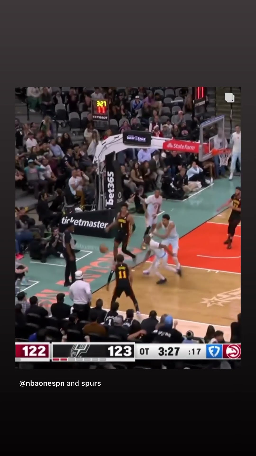 Clutch overtime block #hoodnews #victorwembanyama #spurs #atlantahawks #basketball #omg #wow #how