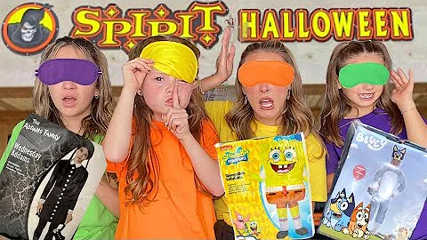 SHOPPING FOR OUR HALLOWEEN COSTUMES BLINDFOLDED 🤭😱 #trend #halloween #costume #trickortreat #fun 