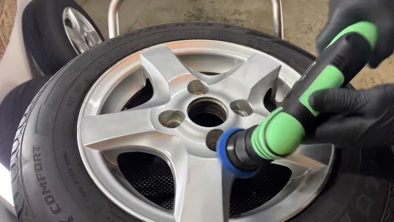 Polering af gamle Kia picanto fælge