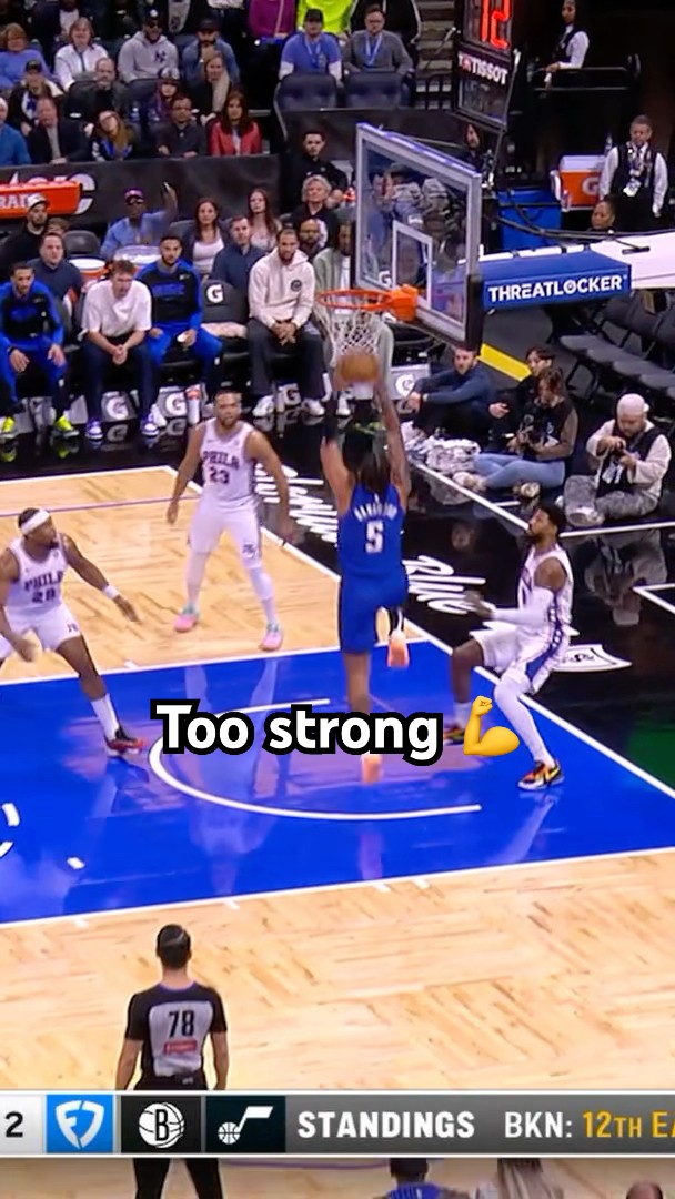 Paolo POWERS his way to the rim!