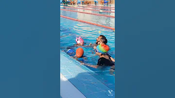 بوسي نامت على ضهرها و بتشوف الحصان فى السما 