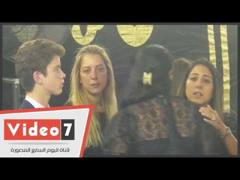 ريم مصطفى تتلقى عزاء والدها بمسجد عمر مكرم