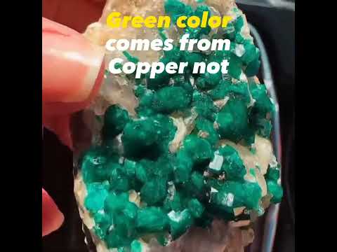 Video: Dioptase (smeraldo rame, achirite, ashirite): proprietà minerali, descrizione del colore, applicazione