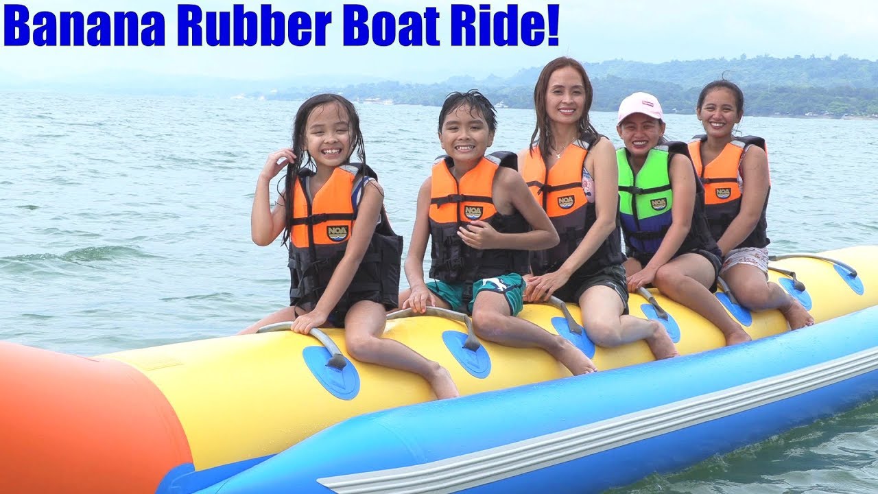 Hulyan And Maya S Trip To The Beach Banana Boat Ride Fun Fun Family Toy Channel Youtube - banana raft roblox