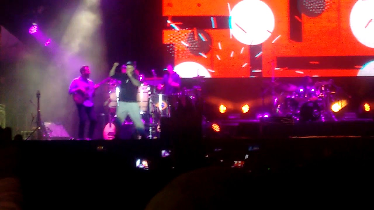 En vivo calle 13 - YouTube