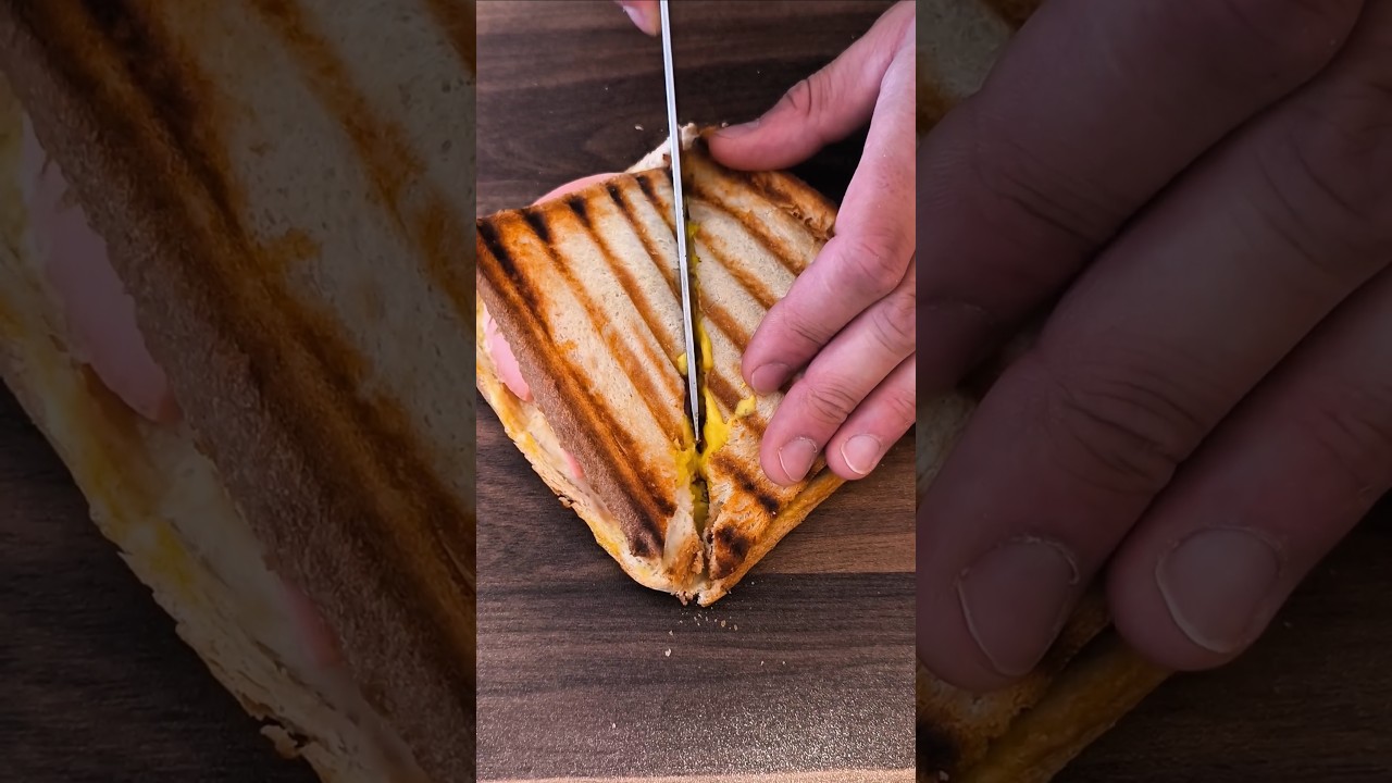1-Minute Toast Recipe You’ll Love! 🥪🤤 #shorts #breakfast #easytoast #toast #americanbreakfast